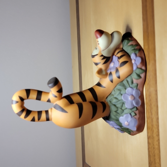 Retired Disney Pooh & Friends "Thanks a Big Bouncy Bunch" Tigger Figurine - Picture 4 of 10